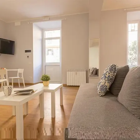 One Bedroom For Rent - Check Profile * ローマ