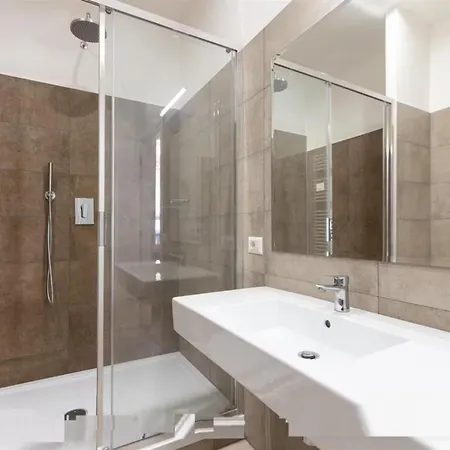 One Bedroom For Rent - Check Profile * ローマ