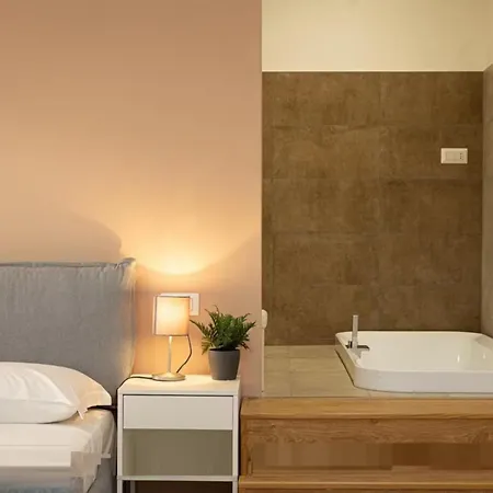 One Bedroom For Rent - Check Profile * ローマ